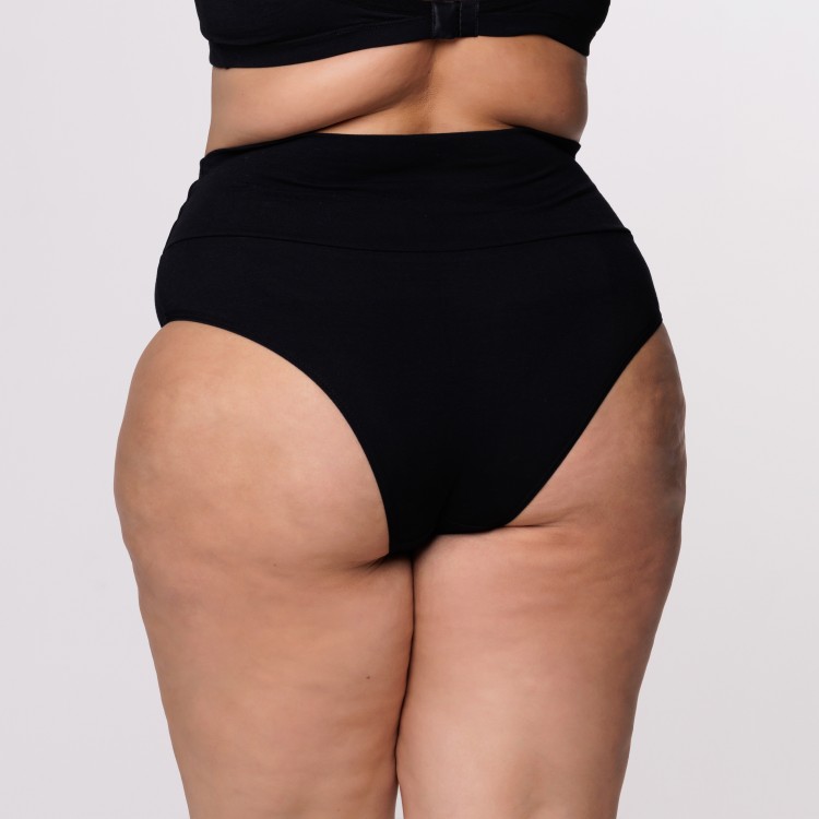Calcinha Plus Size Cós Super Largo Em Algodão Egípcio na cor Preta