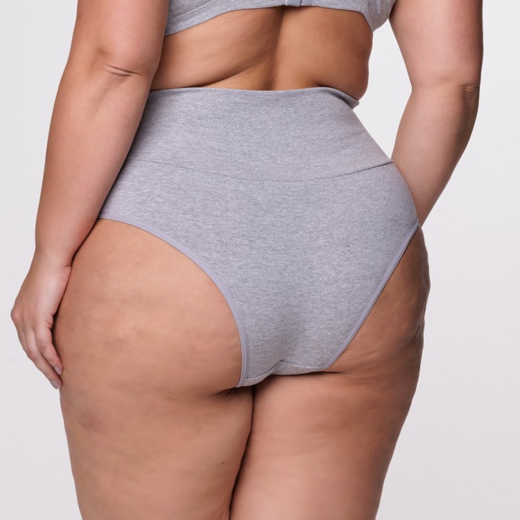 Calcinha Plus Size Cós Super Largo Em Algodão Egípcio na Cor Cinza Clara