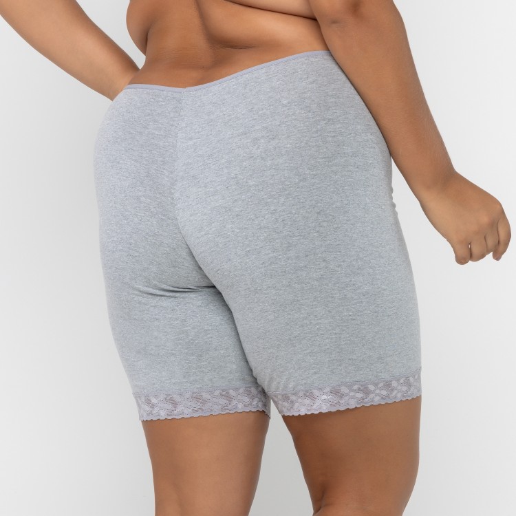 Bermuda Plus Size em Algodão Egípcio com Renda na cor Cinza Clara