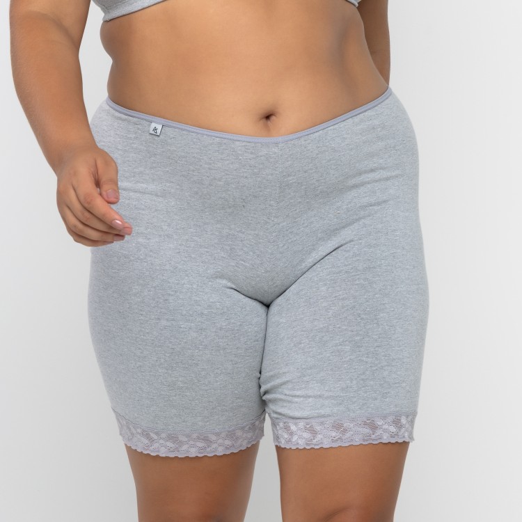 Bermuda Plus Size em Algodão Egípcio com Renda na cor Cinza Clara