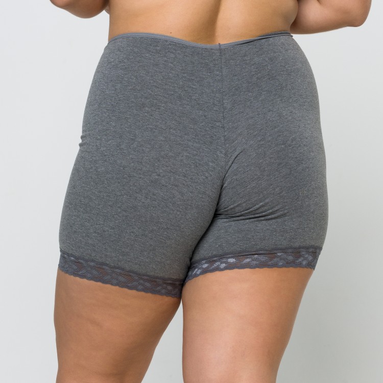 Bermuda Plus Size em Algodão Egípcio com Renda na cor Cinza Escura